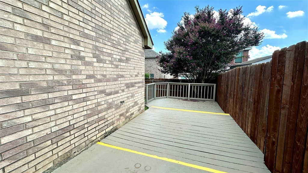 1402 Peregrine Street - Photo 6