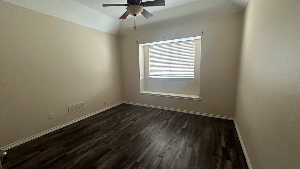 1402 Peregrine Street - Photo 10