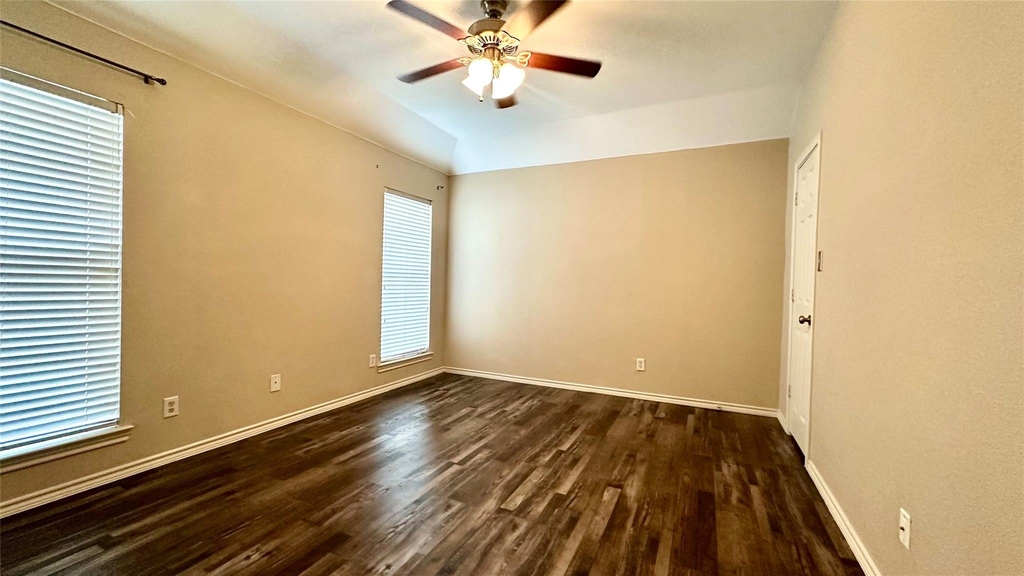 1402 Peregrine Street - Photo 5