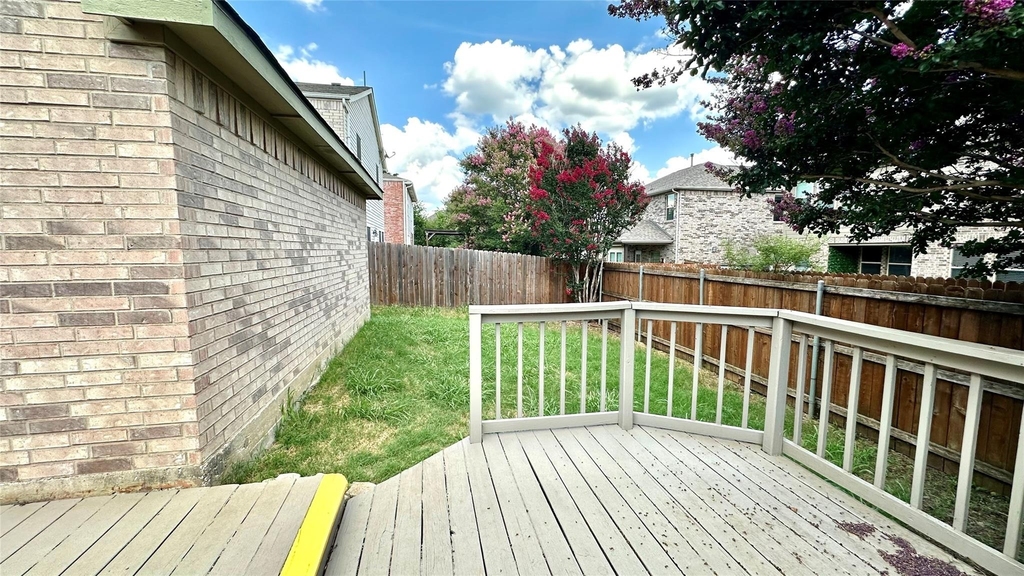 1402 Peregrine Street - Photo 2