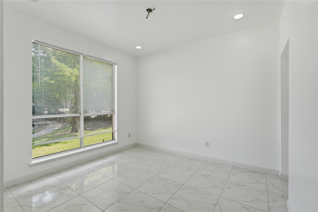 5001 Spicewood Drive - Photo 5