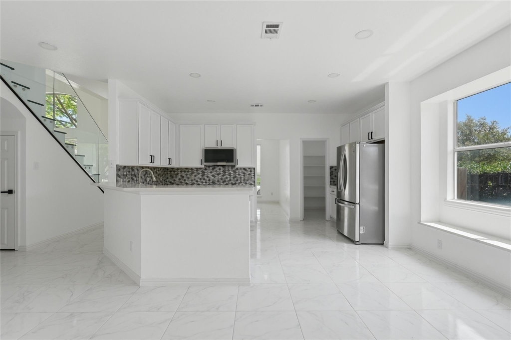 5001 Spicewood Drive - Photo 6