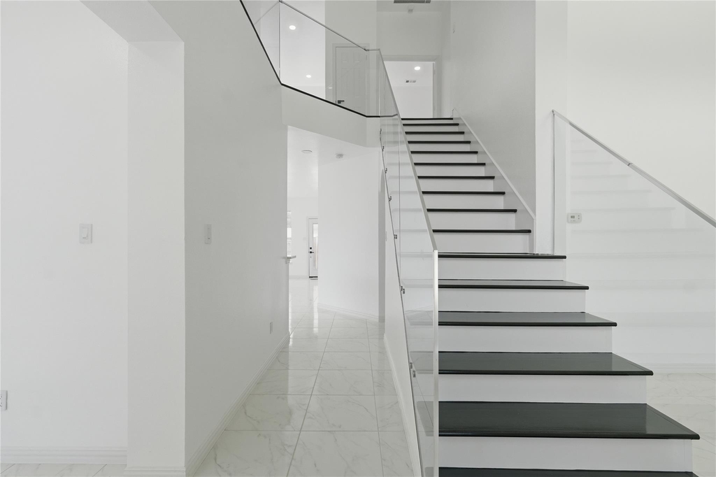 5001 Spicewood Drive - Photo 2