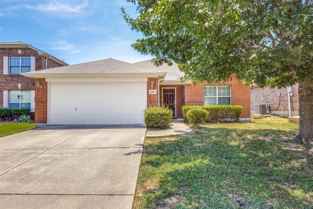 612 Cove Court - Photo 1