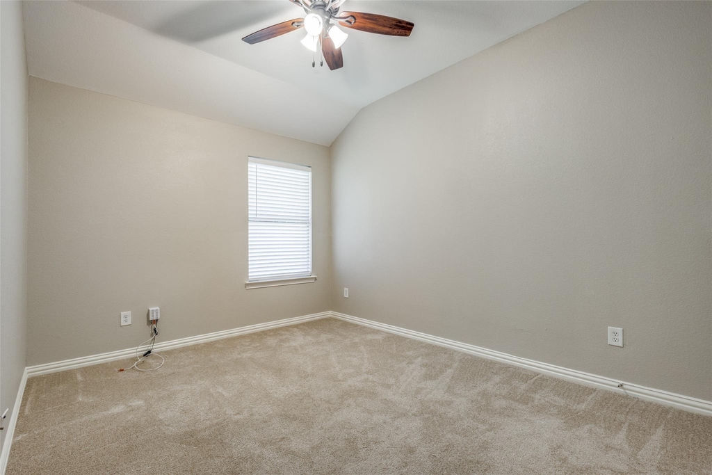 612 Cove Court - Photo 8