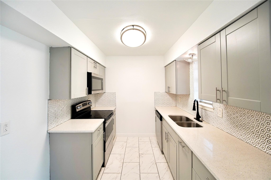 1035 Timberview Drive - Photo 3