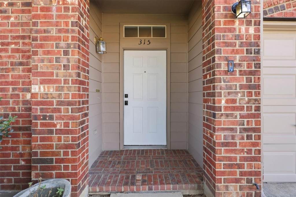 315 Londonderry Lane - Photo 2