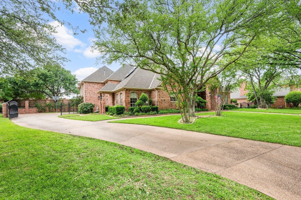 5302 Maple Lane - Photo 1