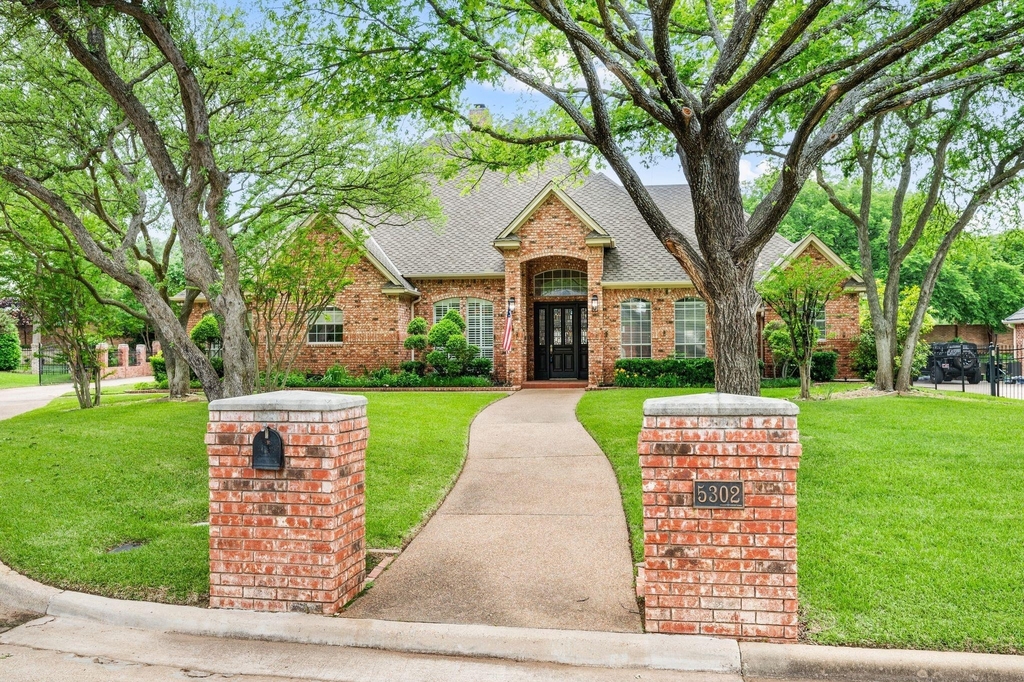 5302 Maple Lane - Photo 0