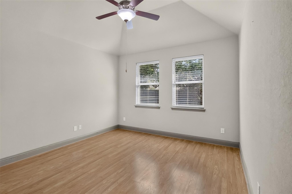 204 Saxon Street - Photo 23