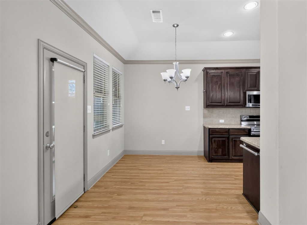 204 Saxon Street - Photo 13