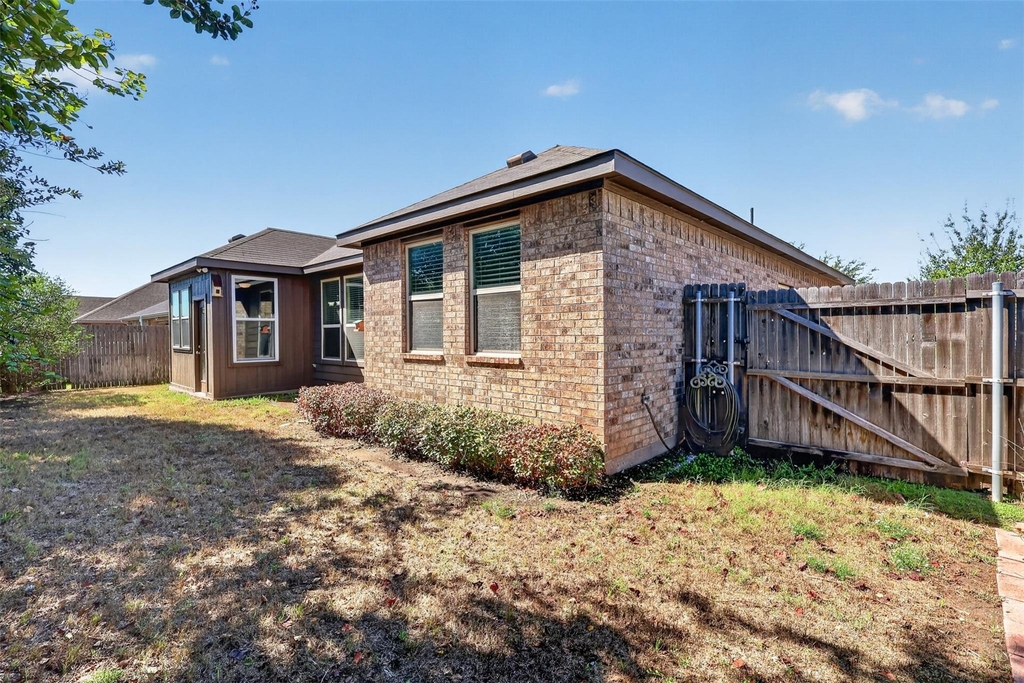 204 Saxon Street - Photo 29