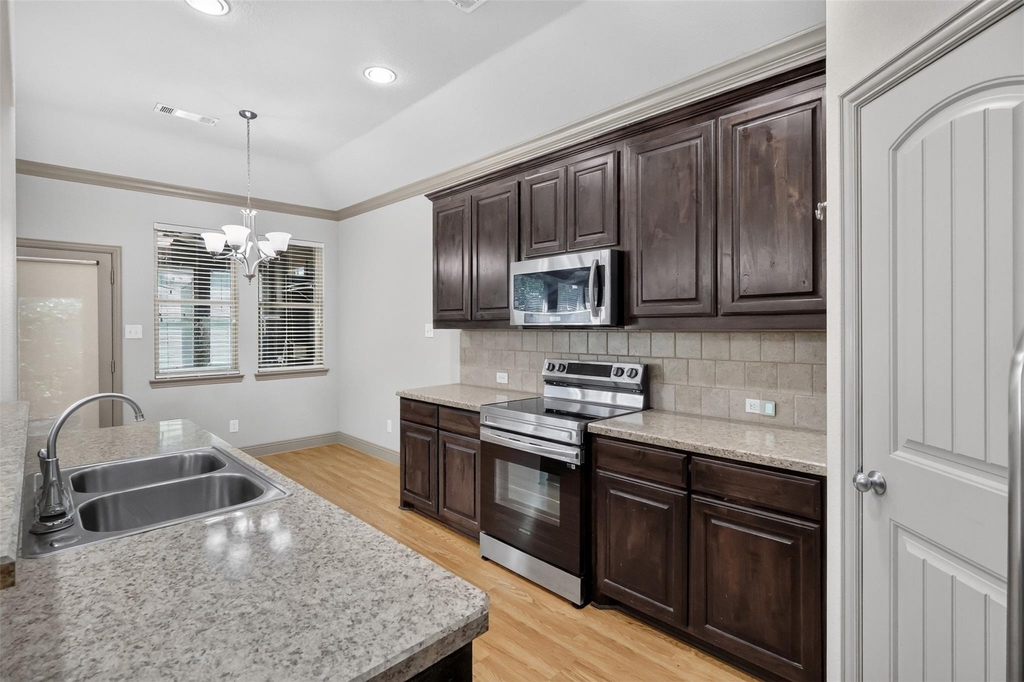 204 Saxon Street - Photo 7