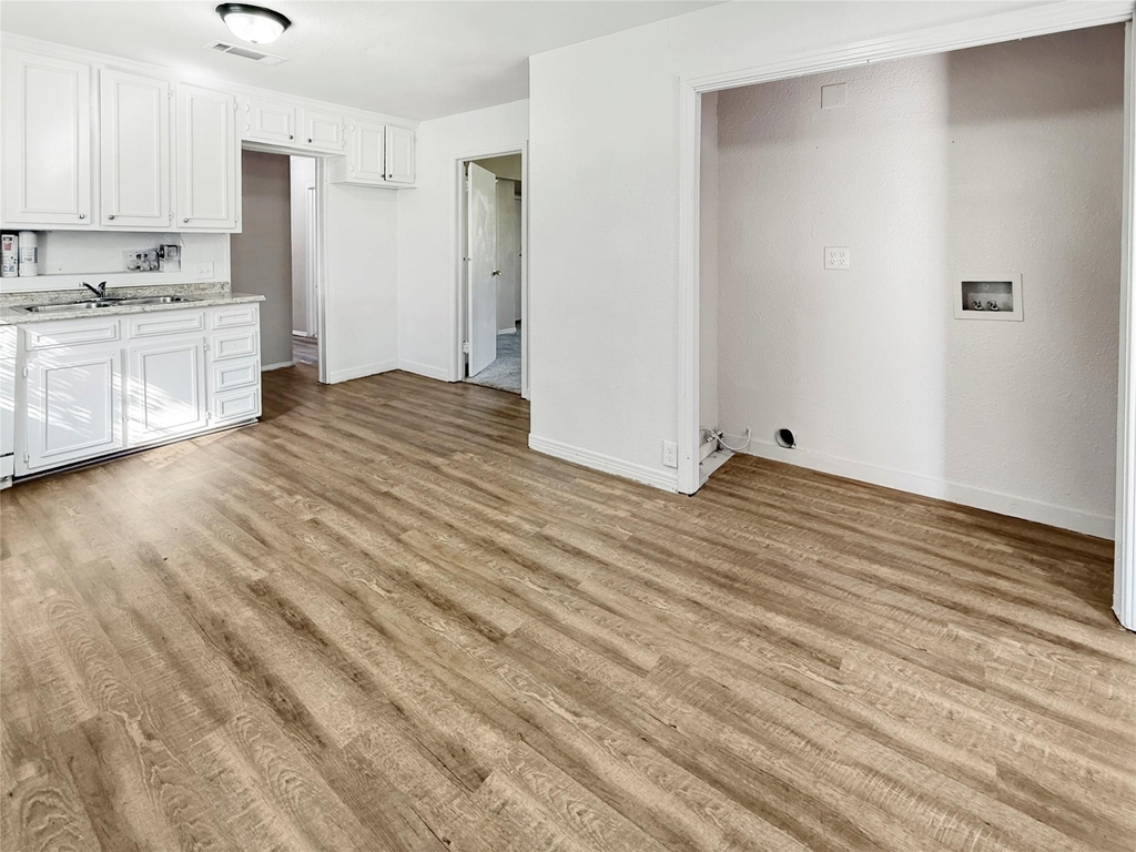1009 E 11th Street - Photo 6
