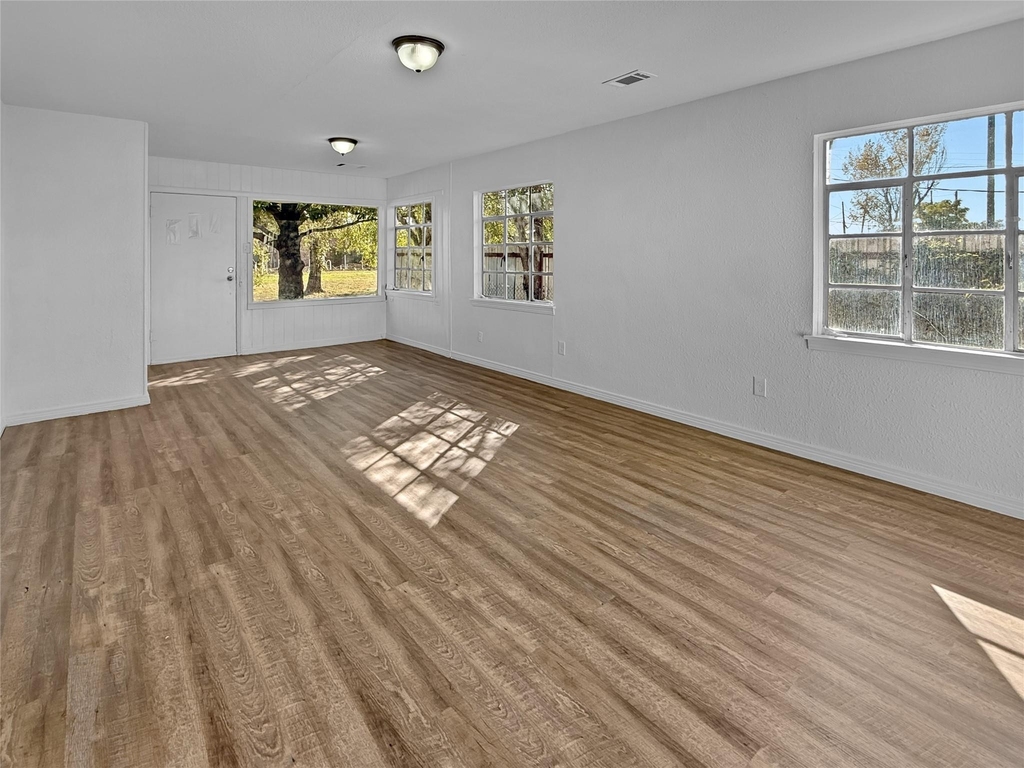 1009 E 11th Street - Photo 2