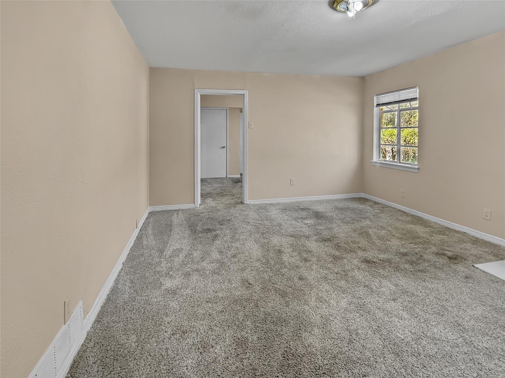 1009 E 11th Street - Photo 8