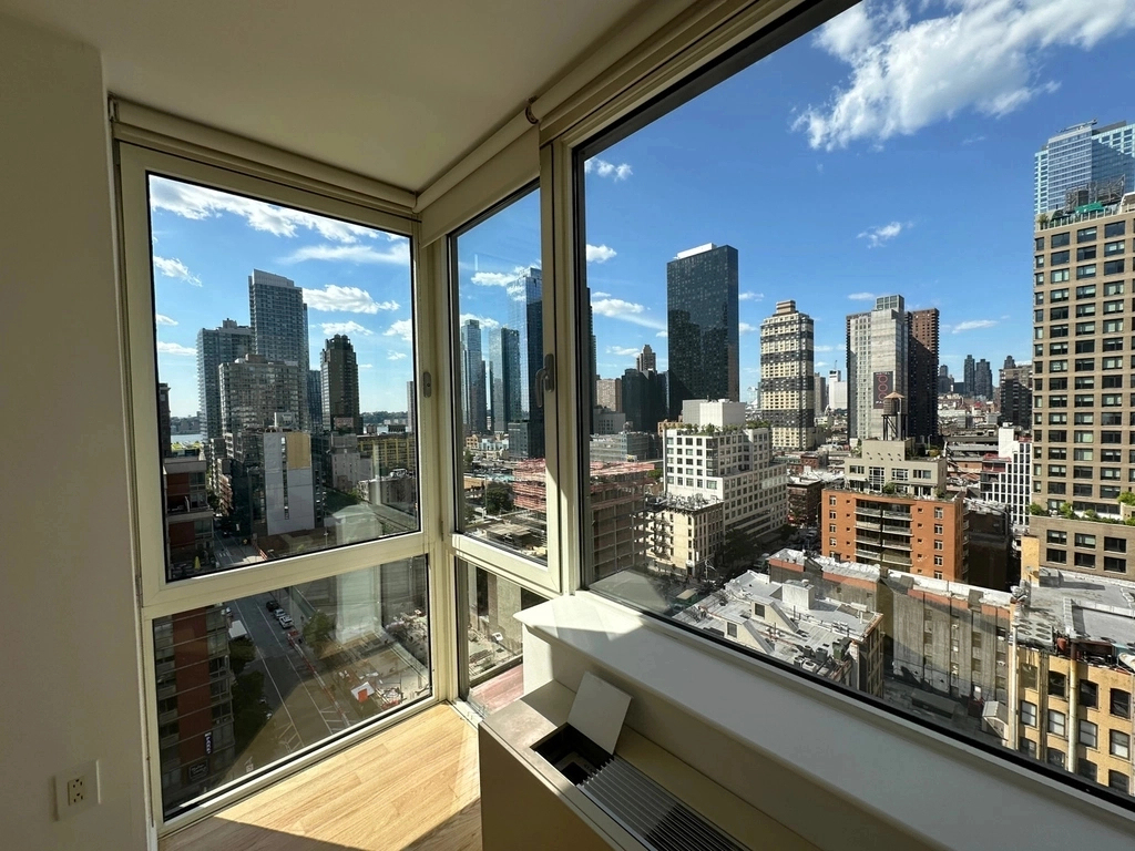 350 West 37th Street - Photo 5