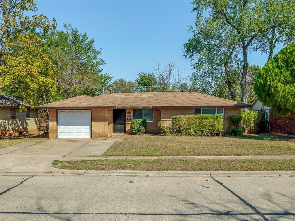 3301 Greenbrier Terrace - Photo 0