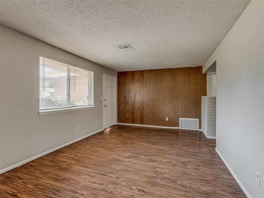 3301 Greenbrier Terrace - Photo 1