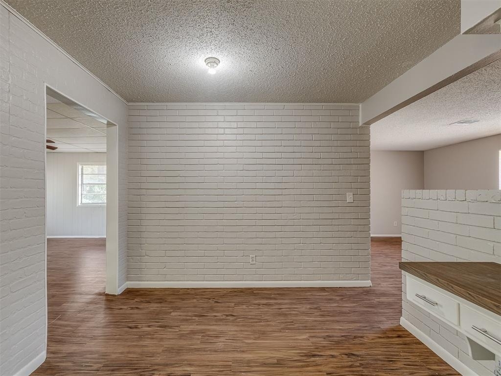 3301 Greenbrier Terrace - Photo 3