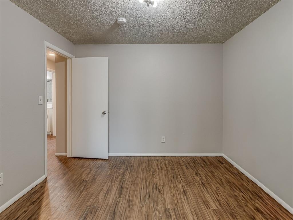 3301 Greenbrier Terrace - Photo 6