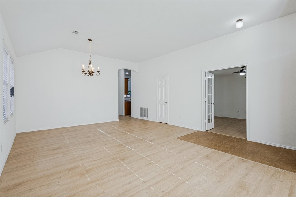 1120 Oakbrook Street - Photo 3