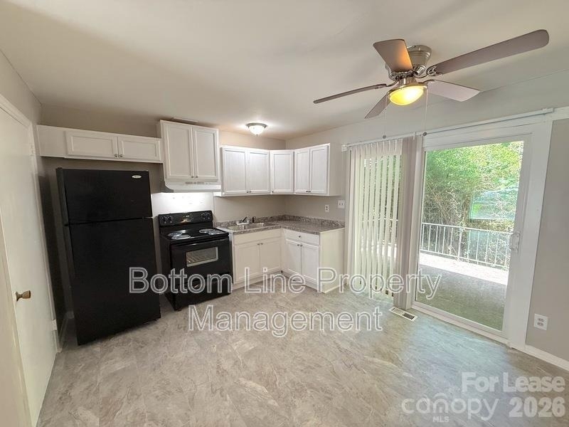 561 Blendwood Drive - Photo 3