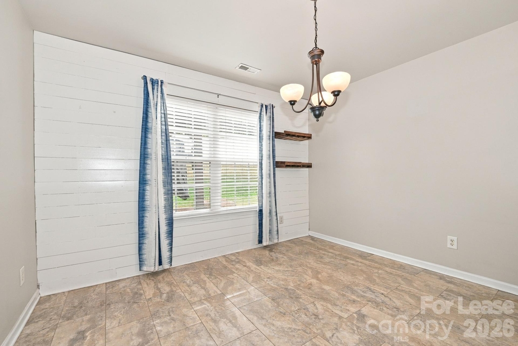 109 Whitby Drive - Photo 4