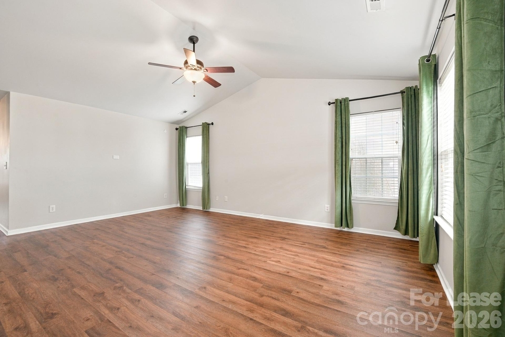 109 Whitby Drive - Photo 3