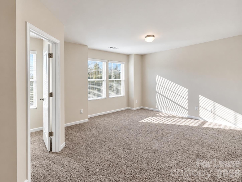 914 Battleground Avenue - Photo 19