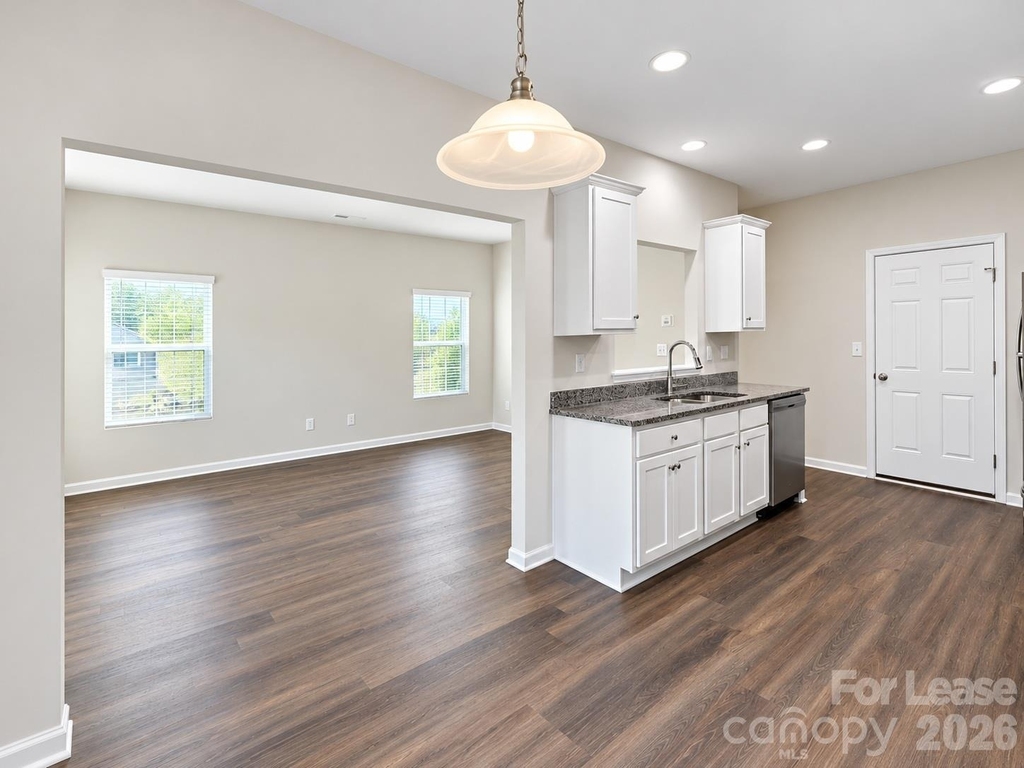 914 Battleground Avenue - Photo 7
