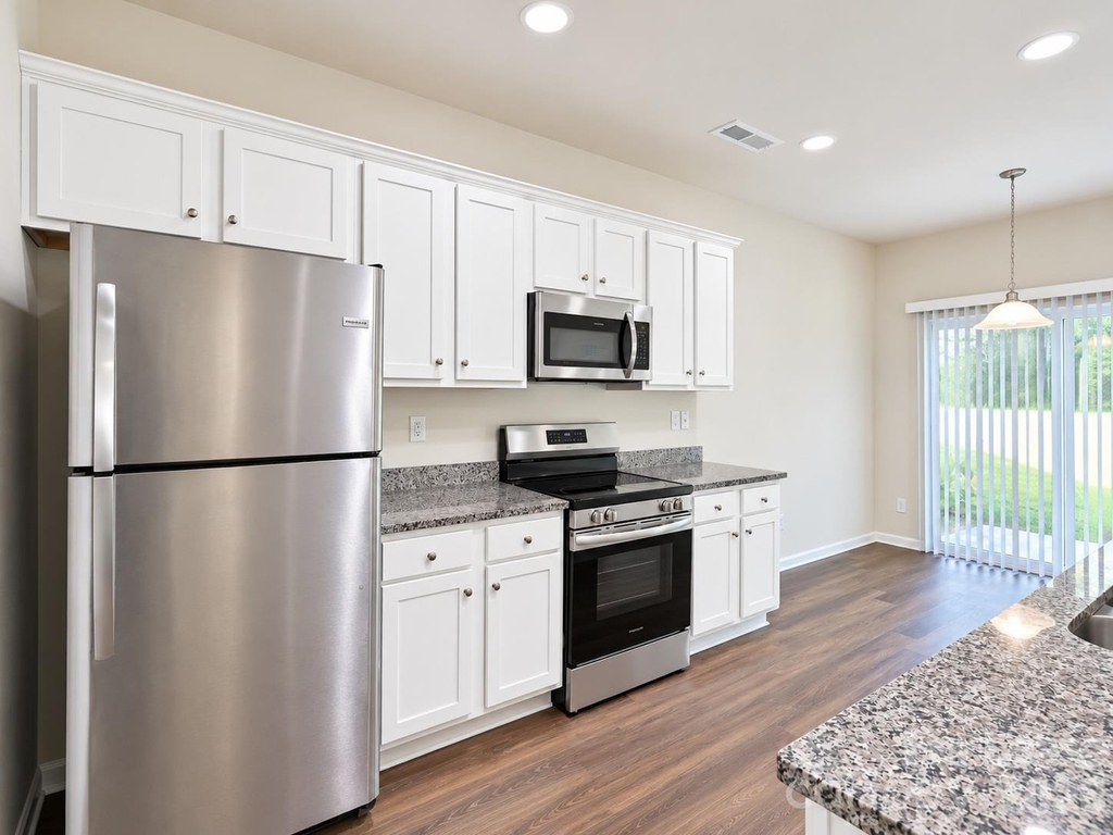 914 Battleground Avenue - Photo 5
