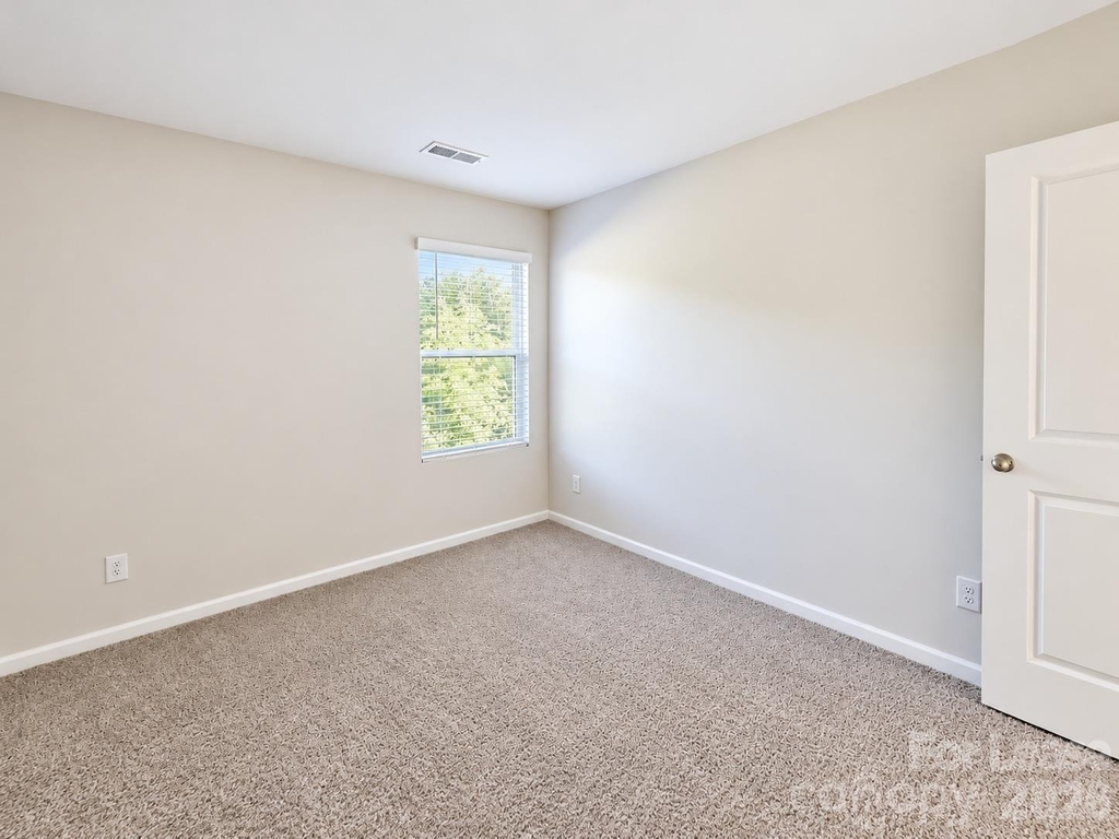 914 Battleground Avenue - Photo 24