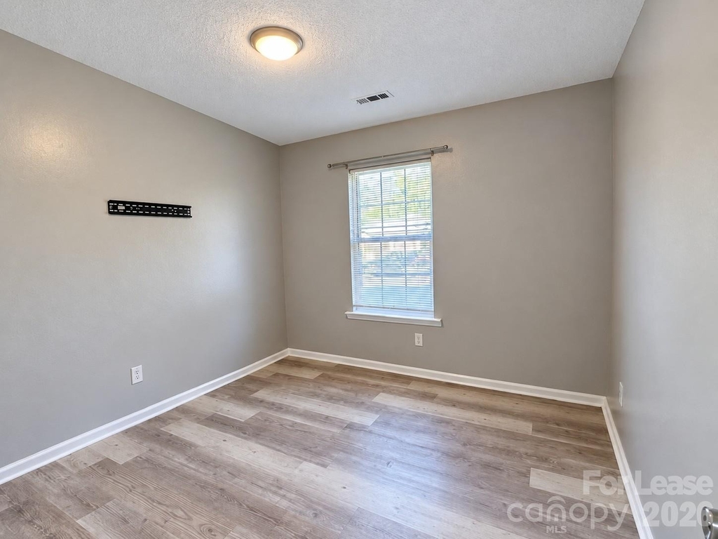 1302 Eagles Landing Drive - Photo 12