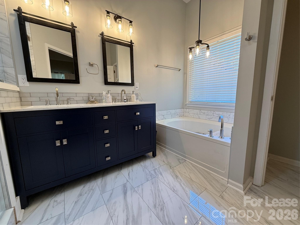 8821 Oakham Street - Photo 6