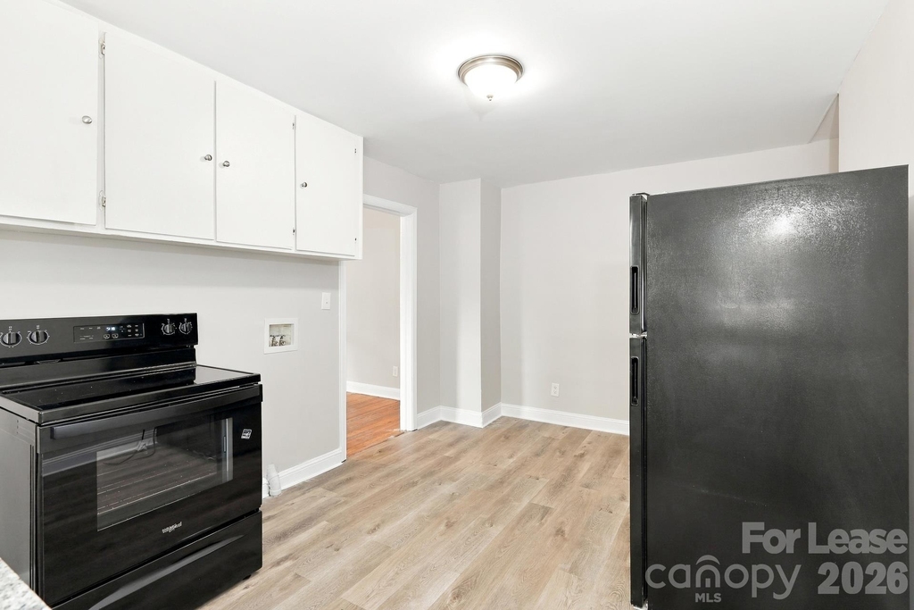 300 Jones Street - Photo 2