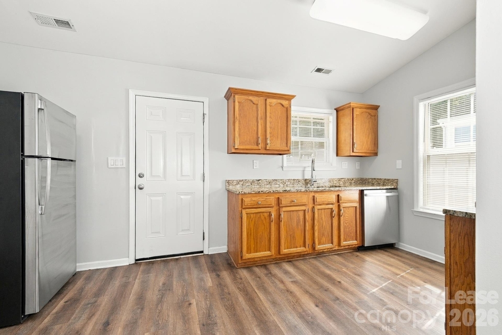 516 Turner Street - Photo 2
