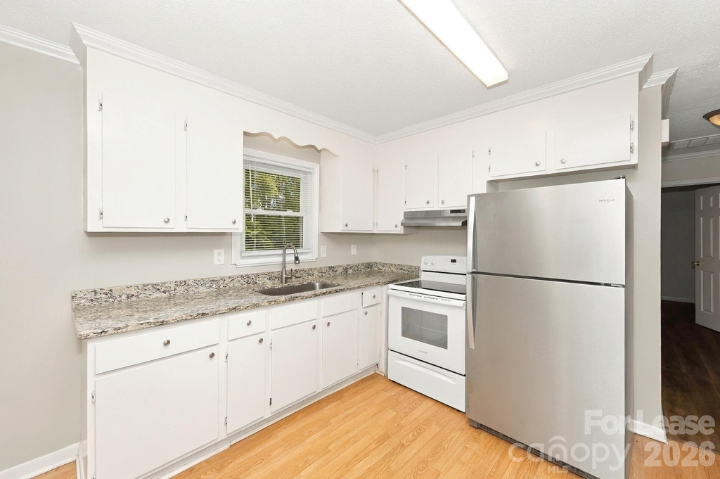 198 Harriet Lane - Photo 1