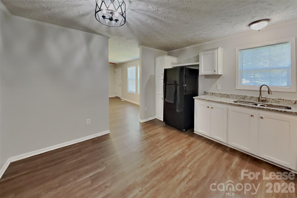 2208 Shalimar Drive - Photo 2