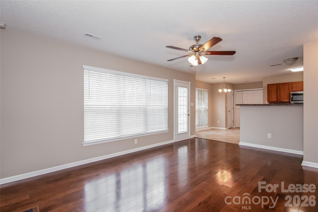 4019 Balsam Street - Photo 2