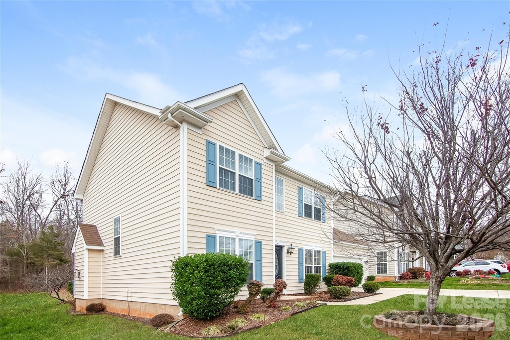 4019 Balsam Street - Photo 0