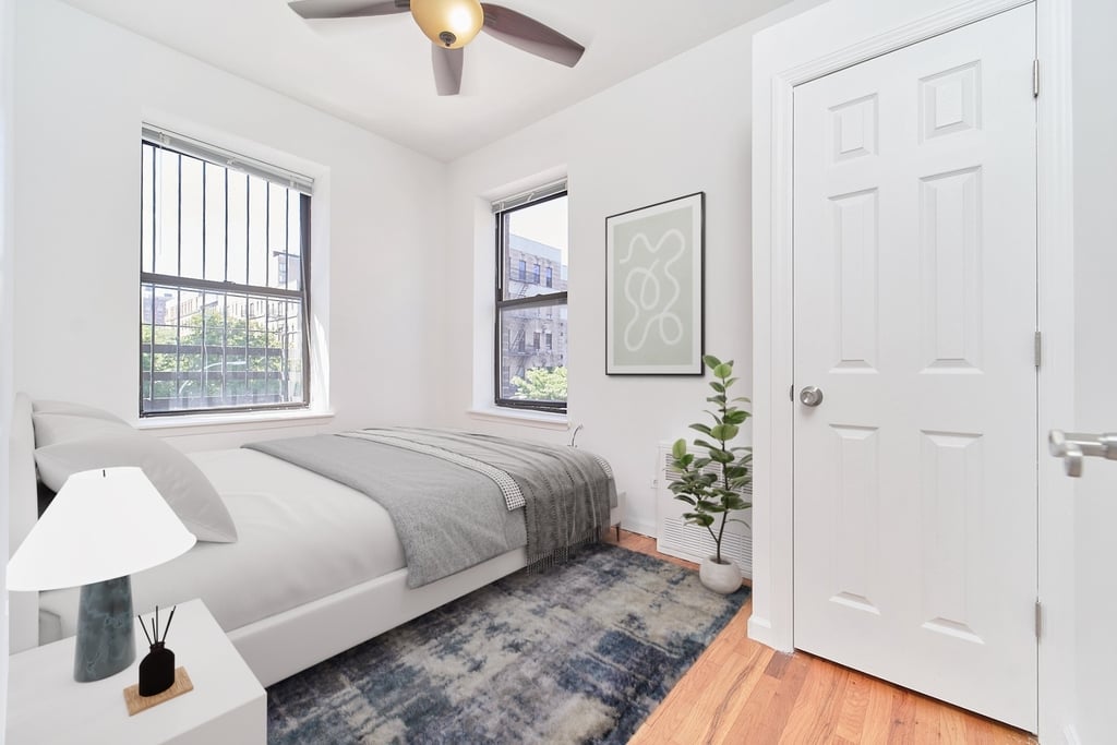 150 Manhattan Avenue - Photo 2