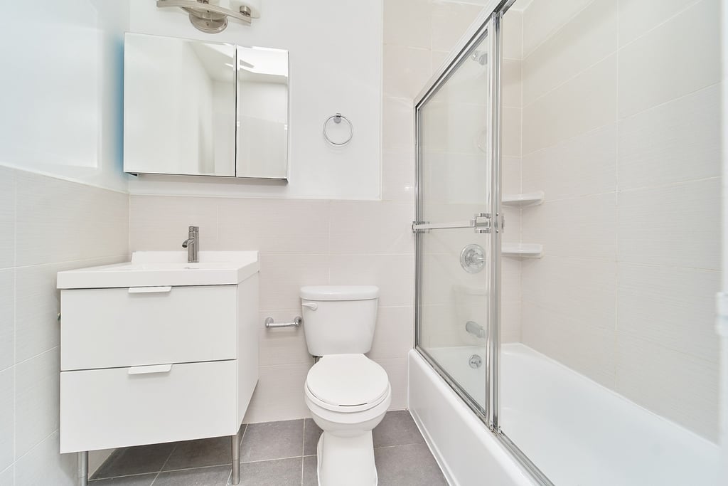 150 Manhattan Avenue - Photo 5
