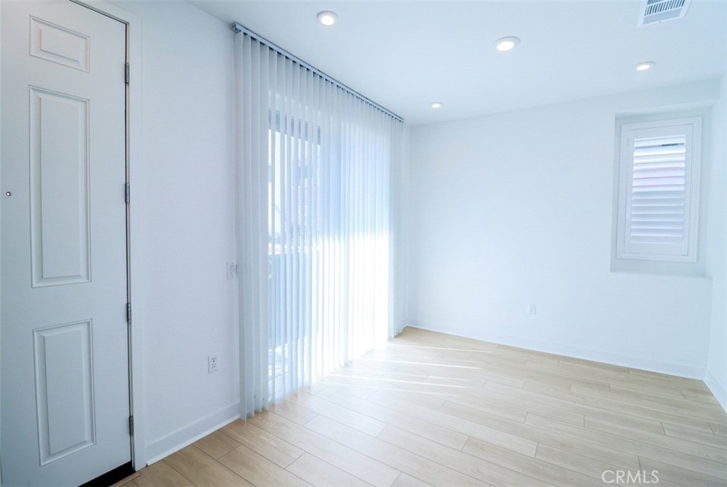 681 S Lyon St - Photo 2