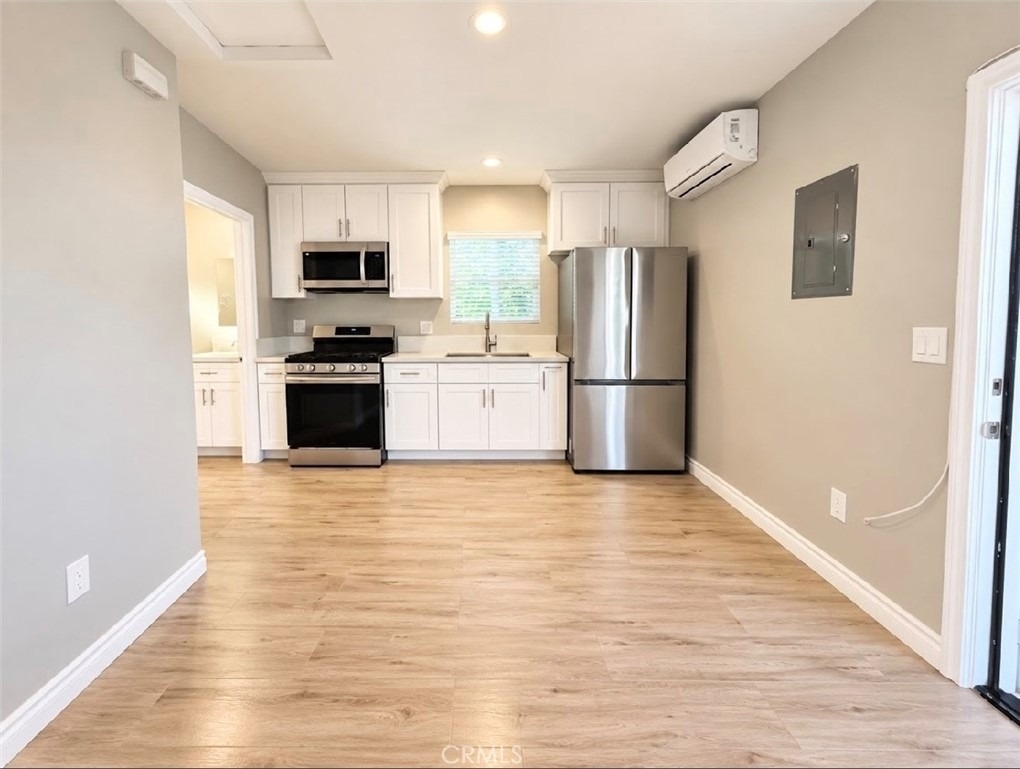1663 Hawthorne St - Photo 8