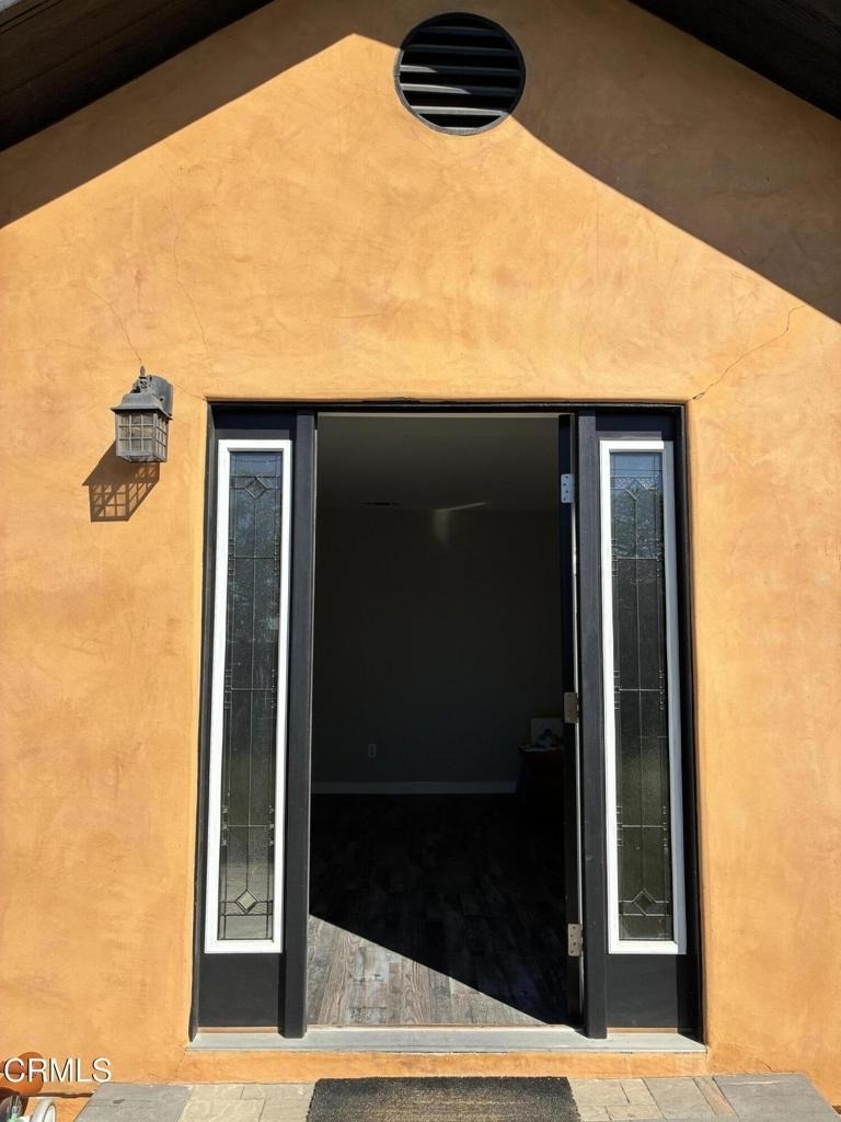 2810 Sherwin Avenue - Photo 2