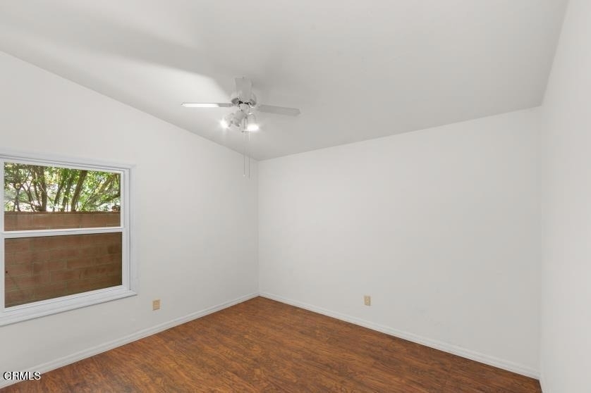 22901 Leadwell Street - Photo 17