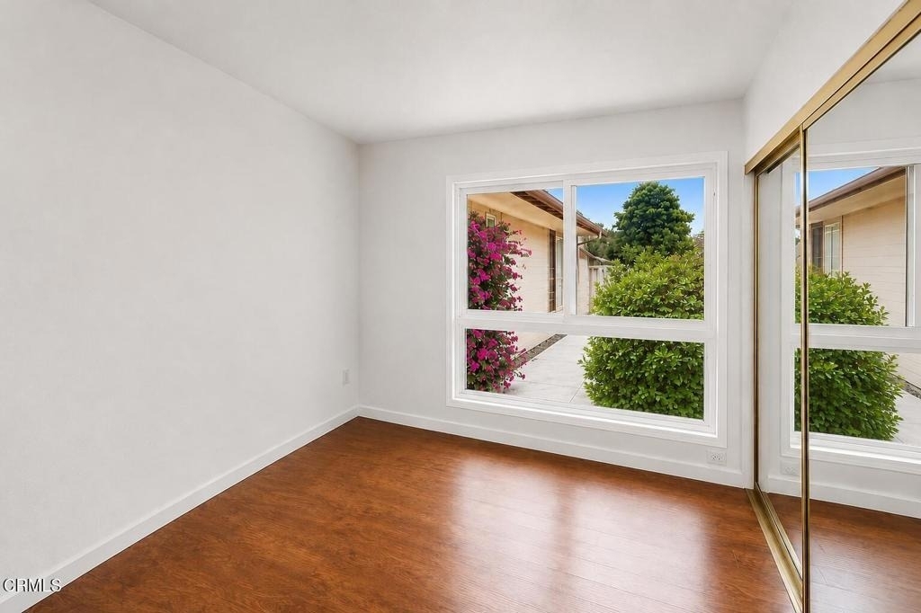 22901 Leadwell Street - Photo 12