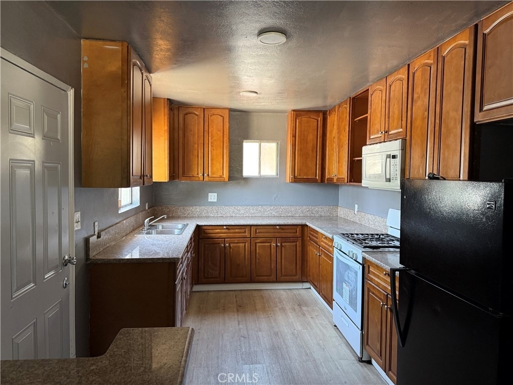 1030 W Latham - Photo 2