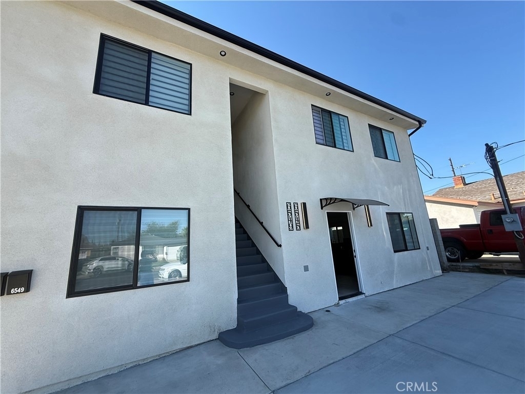 6549 Satsuma Avenue - Photo 11